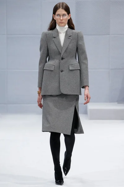 Look 1